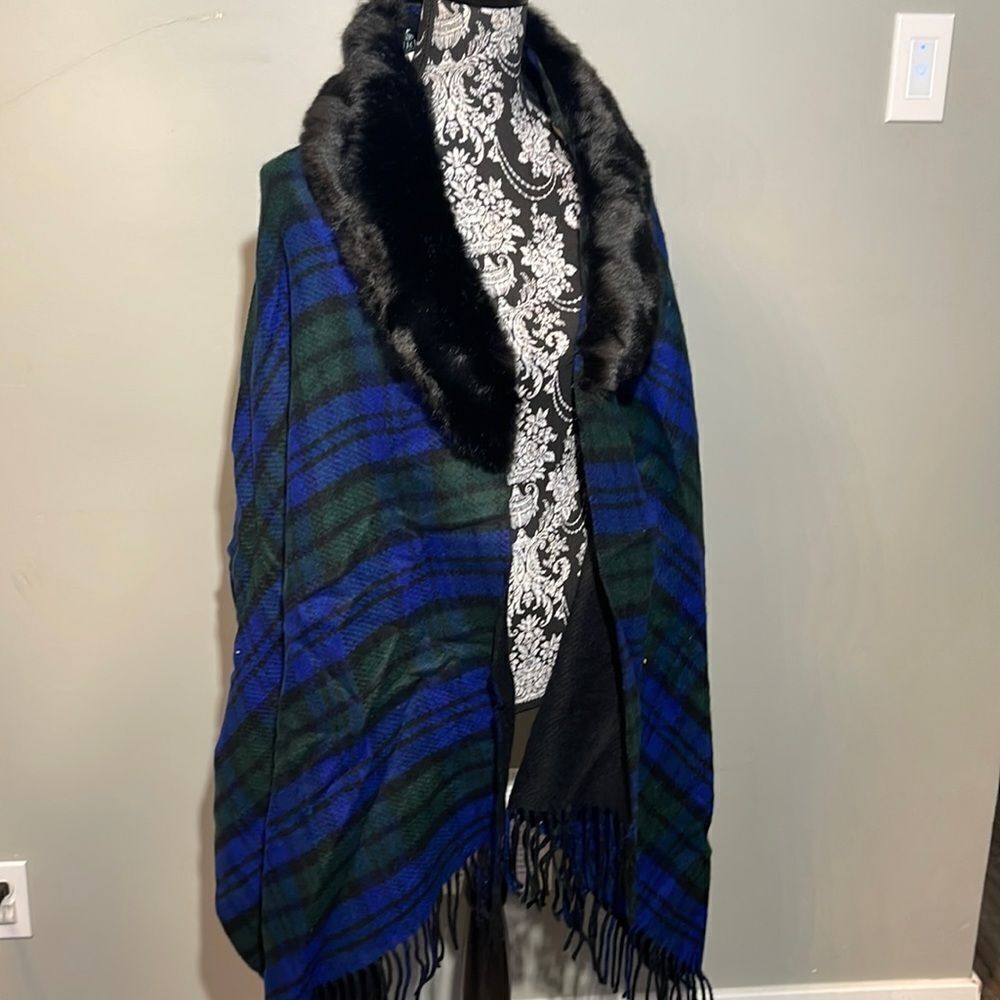LAUREN Ralph Lauren Holiday Faux Fur Collar Wrap (Black/Blue Plaid)